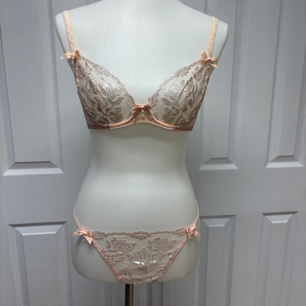 Agent Provocateur - Lorna‎ Bra 34B  and Matching Thong Size 4 - NEW Without Tag.